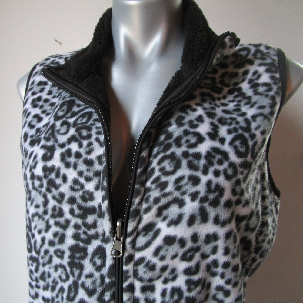 Black white leopard print vest. Fleece, reversable, zipup w pockets. Laura Scott - Picture 9 of 15